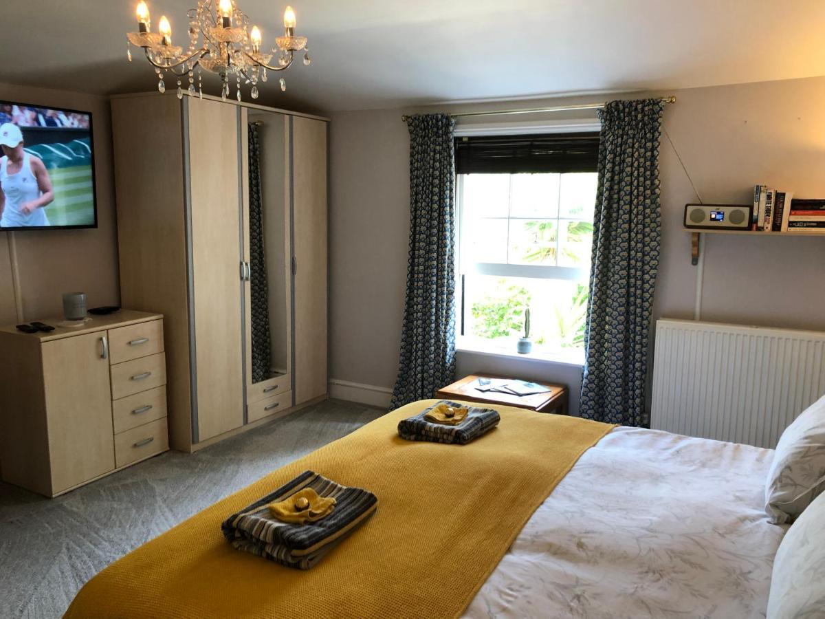Little Gem With Private Hot Tub - Up To 25 Percent Off Ferry Lägenhet Shanklin Exteriör bild