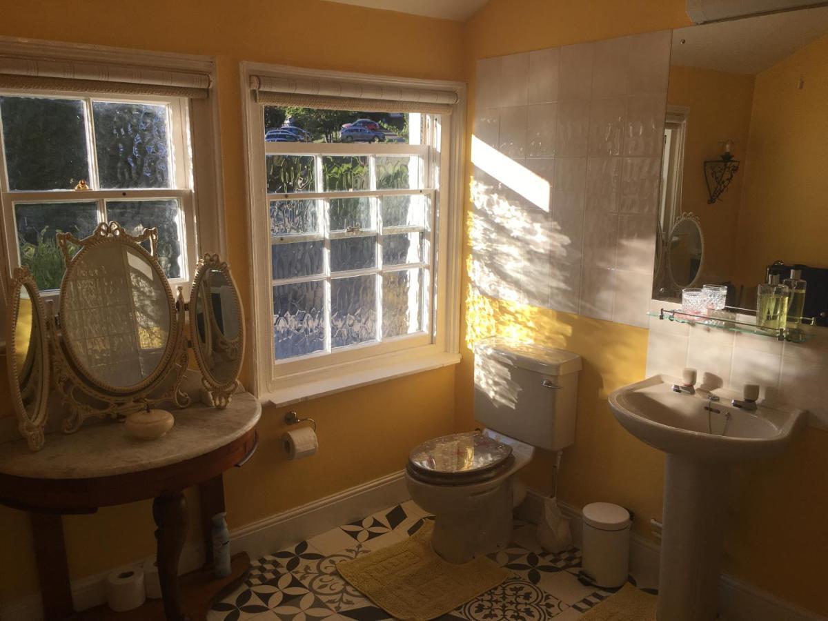 Little Gem With Private Hot Tub - Up To 25 Percent Off Ferry Lägenhet Shanklin Exteriör bild