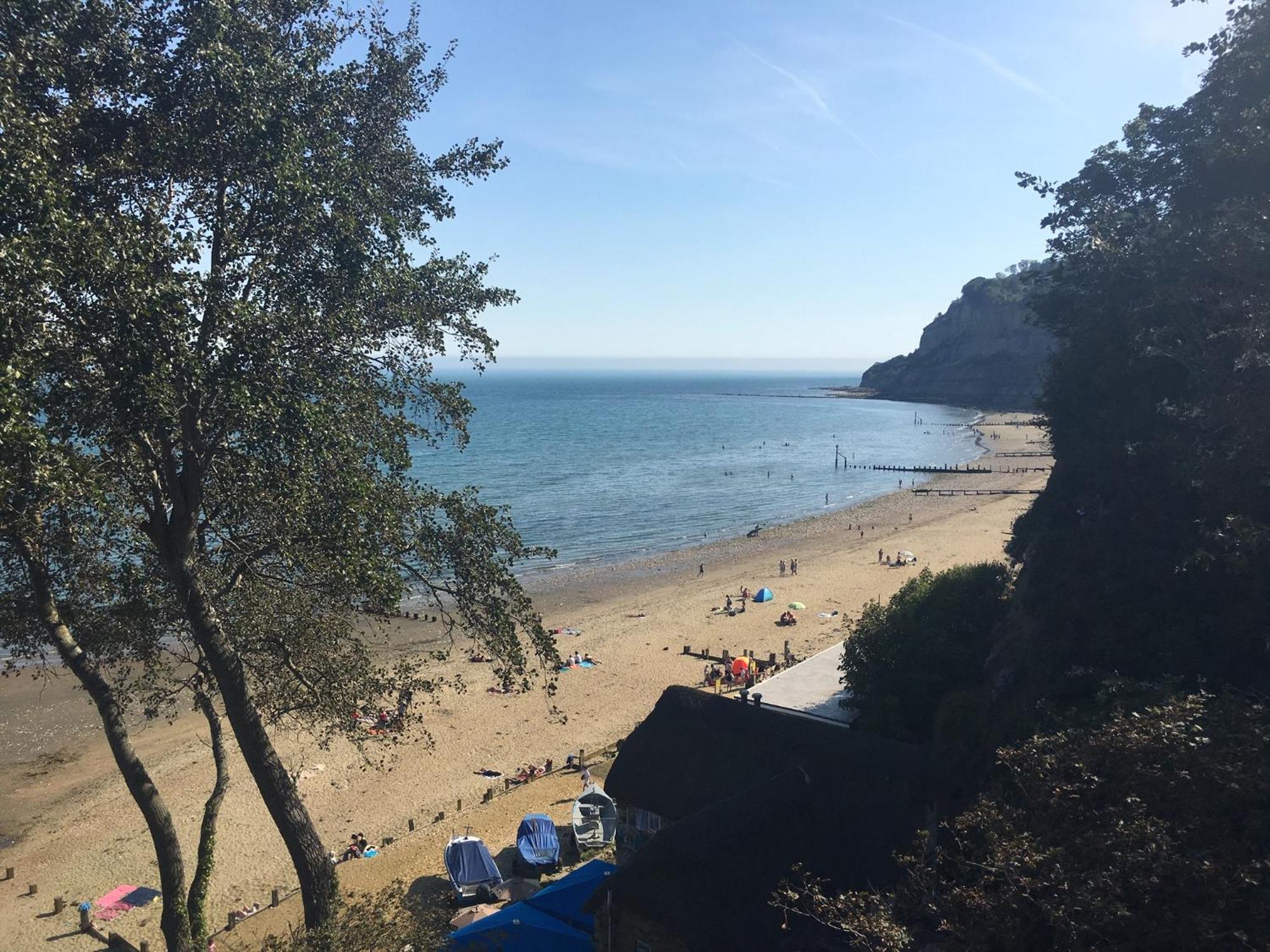 Little Gem With Private Hot Tub - Up To 25 Percent Off Ferry Lägenhet Shanklin Exteriör bild